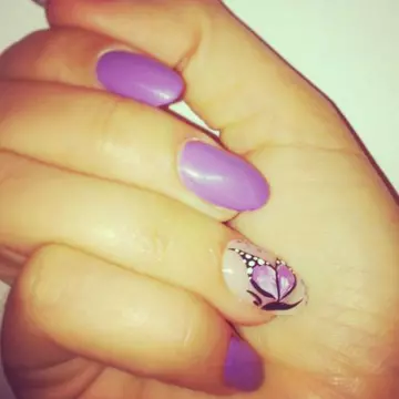 Poze: Ce vedetă şi-a făcut această manichiură cool