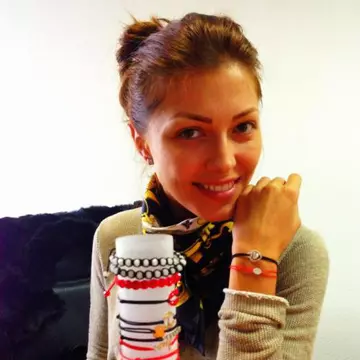 Uite ce brăţări şi-a luat Ilinca Vandici! Îţi plac?