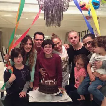 Poze: Jennifer Lopez sărbătoreşte cu fostul şi actualul în acelaşi timp