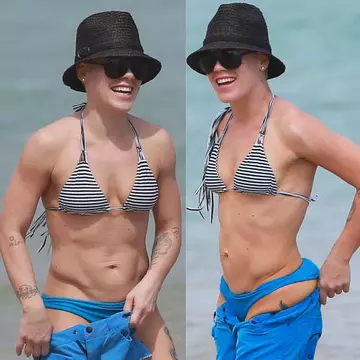 Wow, ce abdomen! Uite cum arată Pink în costum de baie!