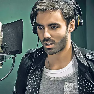 Răzvan, nepotul celebrului solist Ştefan Bănică jr: "Numele Bănică este o cruce greu de dus!" | EXCLUSIV
