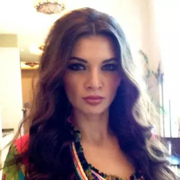 Cadouri scumpe, haine de firmă, călătorii exotice şi avion privat! Vezi de ce LUX se bucură Ramona Gabor în Dubai! FOTO