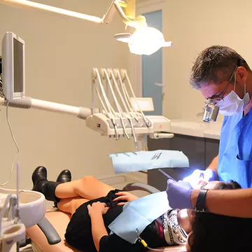 Cum îţi cureţi dinţii eficient, în 3 paşi!