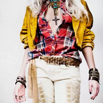 Wow! Transformare radicală! Recunoşti actriţa din imagine?