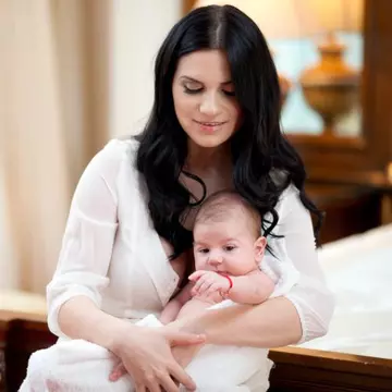 Poze: Primele imagini cu băieţelul lui Ellie White