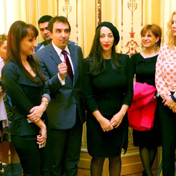 Foto: Dana Săvuică, tratată de riduri şi imperfecţiuni de make-up artistul Madonnei