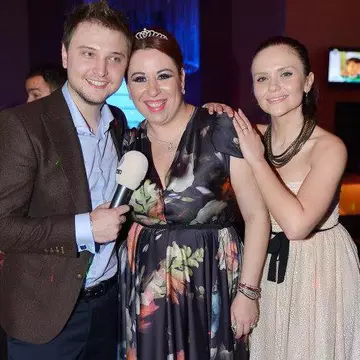 Wow, ce rochie! Uite cum s-a îmbrăcat Oana Roman la o petrecere!