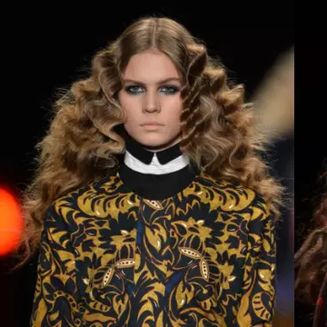 Tendinţe coafuri 2013: uite cum să-ţi faci bucle ca în prezentarea Roberto Cavalli