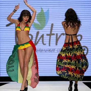 Moda 2013: Ce costume de baie se poartă la vară