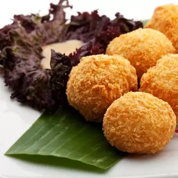 APERITIVE: Crochete din brânză de burduf