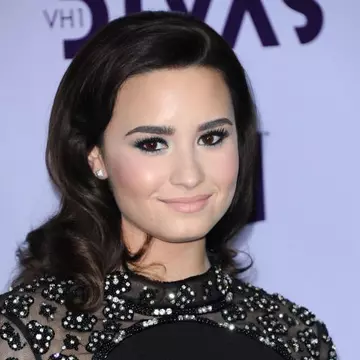 Vezi cum arată Demi Lovato nemachiată! 