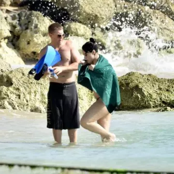 Demi Lovato, apariţie îngrozitoare pe plajă! 