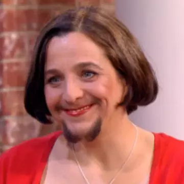 Poze şocante: Femeia cu barbă, în căutarea iubirii