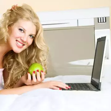 Unica.ro a desemnat câştigătoarea concursului "Câştigă un Mini iPad" 