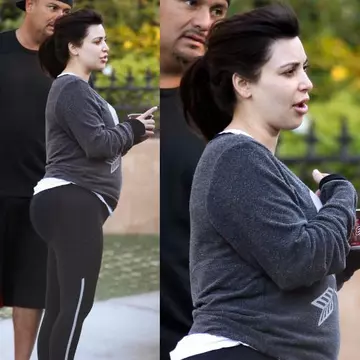 Poze: Kim Kardashian, grăsuţă şi nemachiată. Uite cum arată!