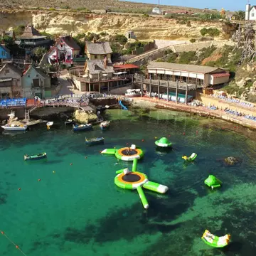 Insula Comino a Maltei, un paradis pentru sporturi nautice