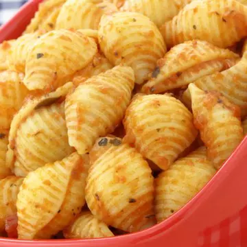 REŢETE: Paste-scoici cu sos şi carne
