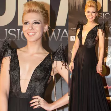 Wow, ce rochie! Uite cum s-a îmbrăcat Sore pe covorul roşu!