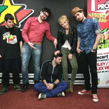 Smiley şi Sore susţin contrariul: "Nu suntem împreună"