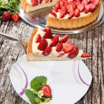 DESERT: Tartă cu gem de căpşuni