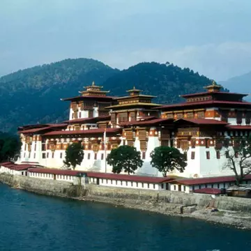 Imperator Travel: ”În Bhutan se preferă pungile din ţesături şi ambalajele din sticlă. Este interzisă comercializarea ţigărilor”