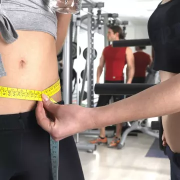 Cum să ai un abdomen plat. 10 strategii verificate ca să scapi de burtă