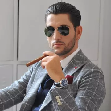 Stil de vedetă: uite ce sexy e Cezar Ouatu, reprezentantul României la Eurovision!