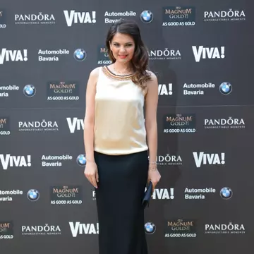 Malvina Cservenschi, superbă la petrecerea Viva! 14 ani