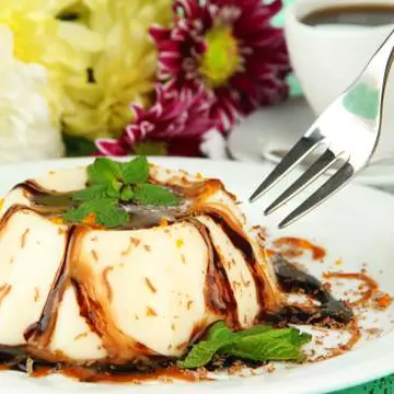 DESERT: Pannacotta cu fructe exotice