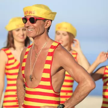 Vezi clipul "Viva Mamaia" cu Loredana şi Radu Mazăre