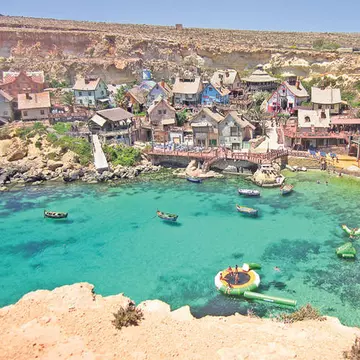 O româncă de 25 de ani se laudă că are unul din cele mai «tari» locuri de muncă din lume