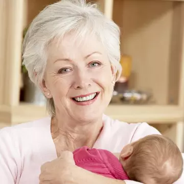 Copii: Bona sau bunica?