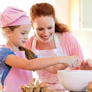 Sindromul "mama rezolvă tot" sau cum NU îl ajuţi să devină un adult independent