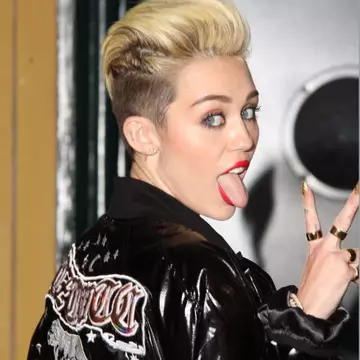 Iată dovada: Miley Cyrus şi Liam Hemsworth sunt încă împreună! 