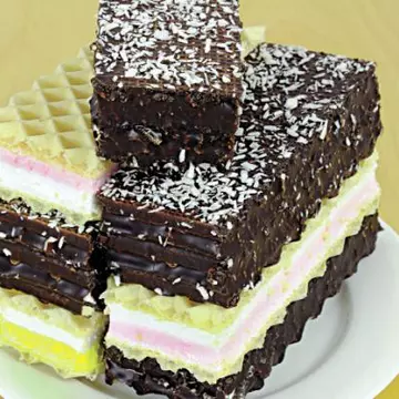 Deţete de desert: Napolitană cu trei creme