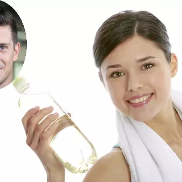 Exerciţii de slăbit simple, cu o sticlă cu apă şi un scaun