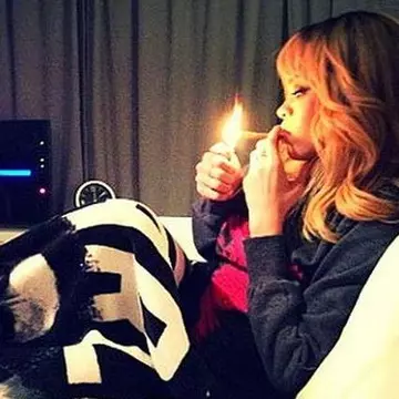 Rihanna şochează din nou! Vezi poza care a stârnit controverse! 