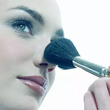 Rinoplastie sau nu? 5 vedete care nu recunosc că şi-au făcut operaţia