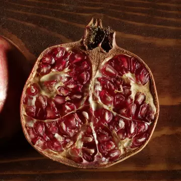 Rodia, elixir pentru ten şi păr