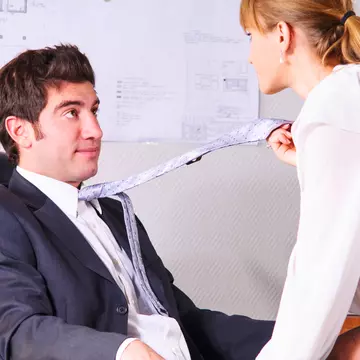 Relaţii: Ai făcut sex cu colegul de la birou? Ce să NU faci mai departe