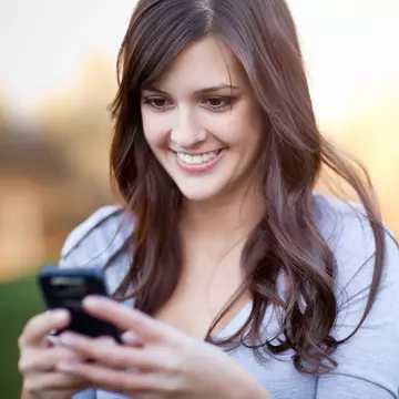 I s-a "lipit" mobilul de ureche? Ia măsuri