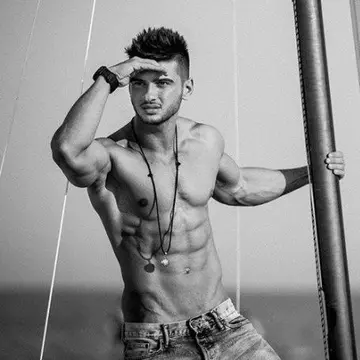 Dorian Popa, sexy pe Facebook
