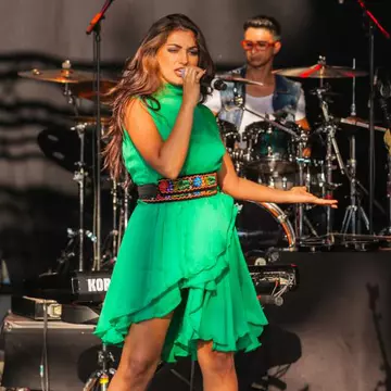 Poze: Elena de la Mandinga a făcut furori în Elveţia cu un brâu românesc