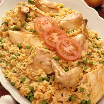 Orez cu roşii şi busuioc 