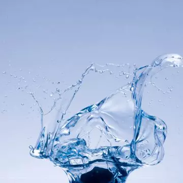 Consumul de lichide pentru o hidratare optimă – O prioritate în menţinerea sănătăţii