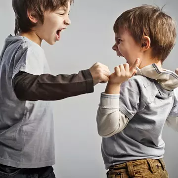 Cum îi înveţi pe cei mici să treacă de la competiţie la egalitate?