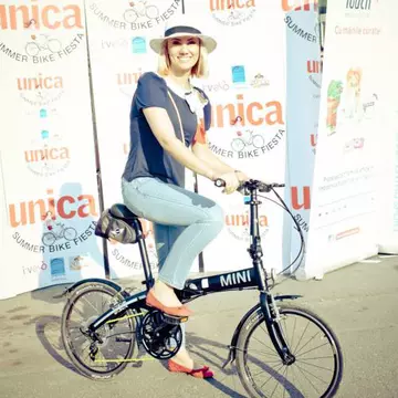 Bebeluşa Oana Ioniţă, ţinută cool pe bicicletă