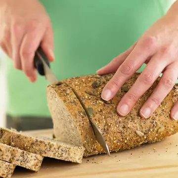 Pâinea îngraşă? Vezi de ce nu e sănătos să mănânci cereale!
