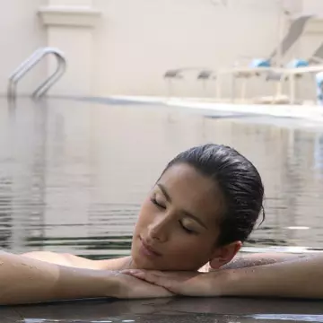 Tratament pentru părul uscat: Şampon bio cu ulei şi tămâie