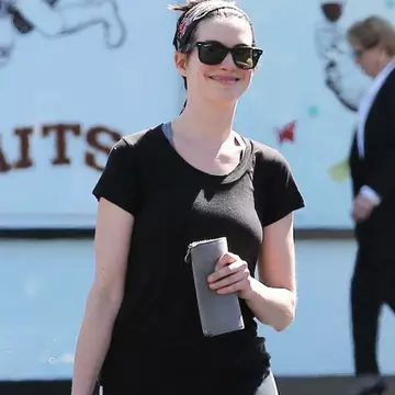 Ce schimbare! Uite cât s-a îngrăşat Anne Hathaway!